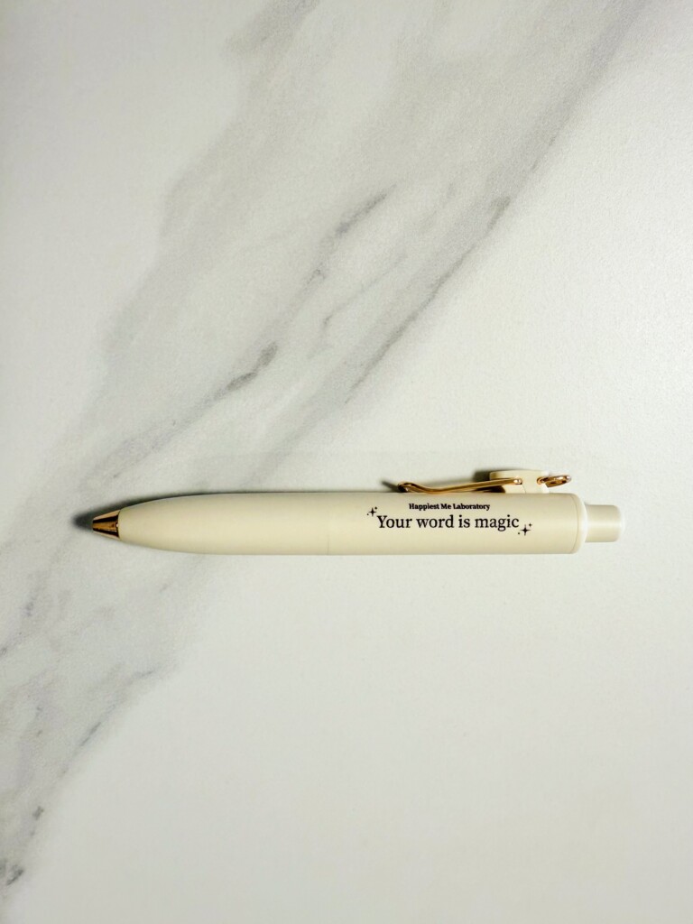 名入れ｜三菱 ユニボールワンP 05 ローズゴールドver.｜本体色：ヨーグルト｜本数：62本｜名入れ色：ブラウン（UVインクジェット印刷）